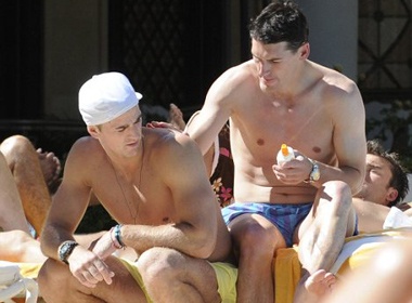 Gareth Barry tan huong ky nghi he than mat ben... Joe Hart hinh anh