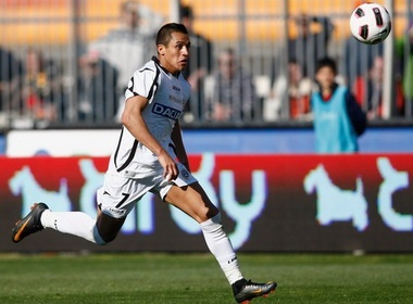 Barca dan dau cuoc dua gianh Alexis Sanchez hinh anh