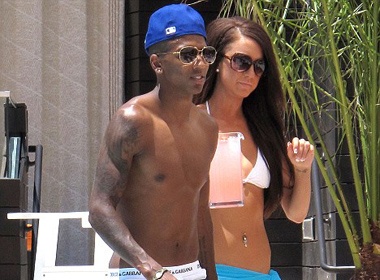 Ashley Young vui ve sau khi huy hon hinh anh