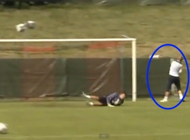 Vo tinh 'ha guc' dong doi hinh anh