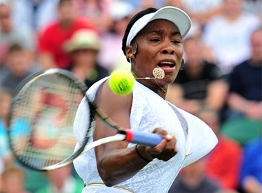 Venus Williams khoi dau de dang o Wimbledon 2011 hinh anh