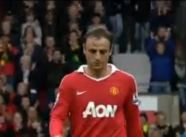 Nhung 'sieu pham' cua Berbatov mua giai 2010/11 hinh anh