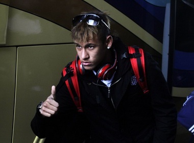 Neymar va Varane dat mot chan toi Real hinh anh