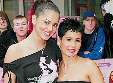 Me Cheryl phan doi con gai quay lai voi Ashley Cole hinh anh