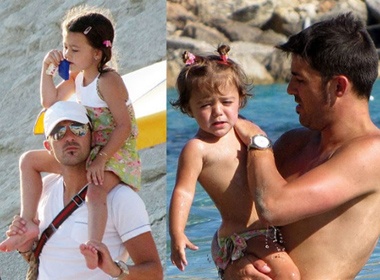 David Villa vui dua ben hai con gai hinh anh