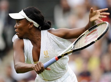 Venus Williams vat va vao vong trong hinh anh