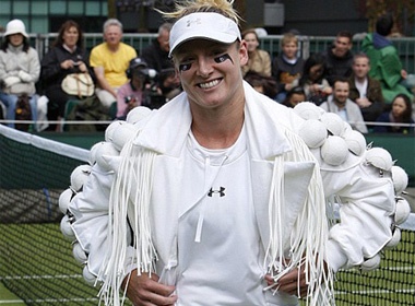 Trang phuc kieu Lady Gaga xuat hien tai Wimbledon hinh anh