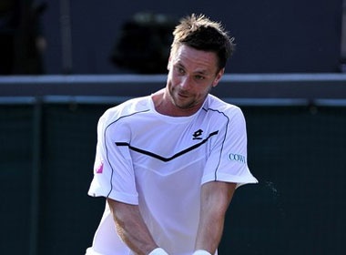 Soderling bat ngo bai tran truoc tay vot 18 tuoi hinh anh