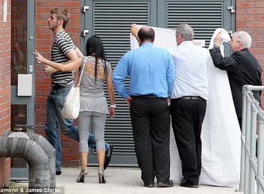 De Gea kiem tra suc khoe o Manchester hinh anh