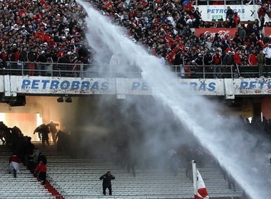 Canh sat dung voi rong giai tan CDV hinh anh