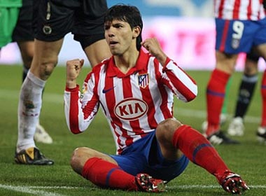 Chelsea tro lai voi ke hoach chieu mo Sergio Aguero hinh anh