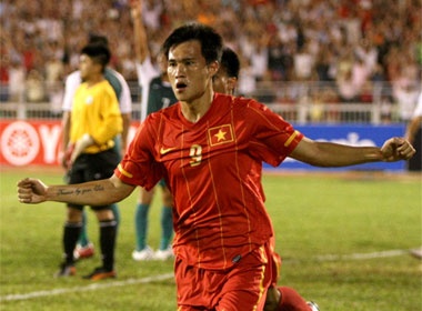Cong Vinh lap hat-trick, DTVN khoi dau an tuong hinh anh