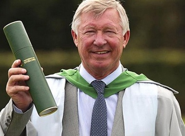 Sir Alex duoc nhan bang tien si danh du hinh anh