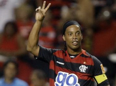 Ronaldinho da phat ghi ban, Flamengo chien thang an tuong hinh anh