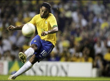 Nhung pha da phat dang cap cua Ronaldinho hinh anh