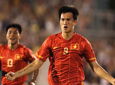 Cong Vinh ghi 4 ban, Viet Nam ‘huy diet’ Macau hinh anh