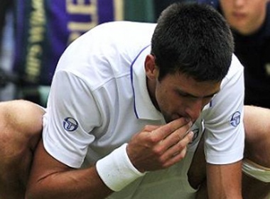 Djokovic 'gam' co de an mung hinh anh