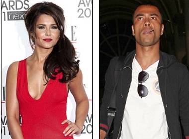 Ashley Cole 'cam cua' me Cheryl hinh anh