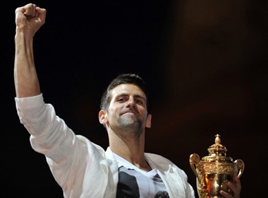 Djokovic duoc chao don nhu nguoi hung hinh anh