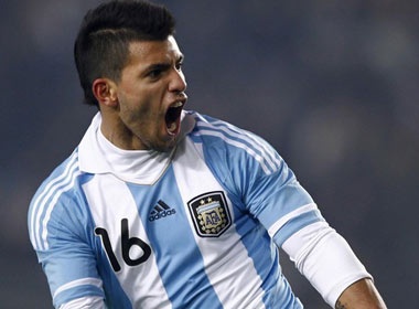 Man City nham Aguero the chan Tevez hinh anh