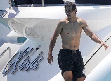 Nadal di nghi mat de quen that bai tai Wimbledon hinh anh