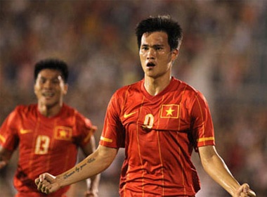 Cong Vinh: 'Khong ai co the song mai voi qua khu' hinh anh