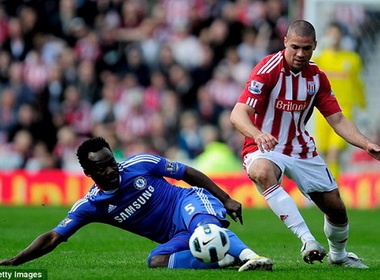 Michael Essien duong thuong 6 thang hinh anh