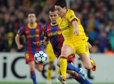 HLV Ferguson tu bo ke hoach mua Nasri hinh anh