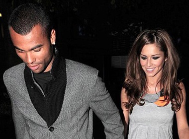 Cheryl 'tiep suc' cho Cole truoc khi di du dau hinh anh