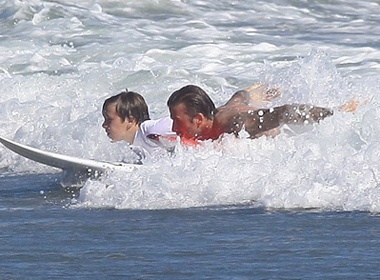 Becks tro tai luot song voi con trai hinh anh