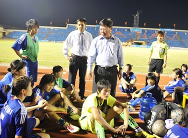 VFF manh tay xu phat vu lon xon o vong cuoi giai VDQG nu hinh anh