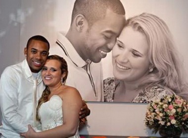 Robinho bo vo dai, lia con tho hinh anh