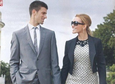 Djokovic va ban gai nong nan tren tap chi hinh anh