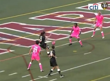 Cau thu nu vay bong ghi ban kho tin hinh anh