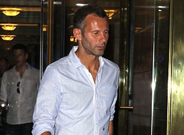 Ryan Giggs nhay nhot cung vu cong hinh anh