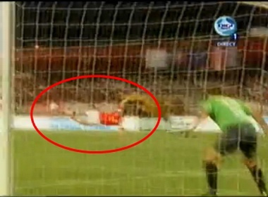 Pha nga nguoi bat volley dieu nghe hinh anh