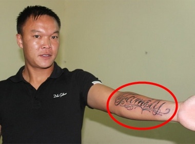 Vi sao cau thu Viet thich xam minh? hinh anh