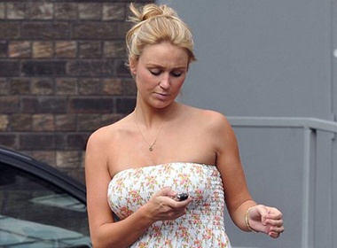 Ba xa Gerrard lo lang vao tham chong nam vien hinh anh