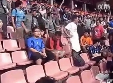 CDV Milan bi 'hoi dong' vi ngoi nham khan dai hinh anh