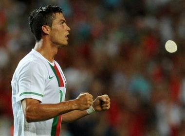 Cristiano Ronaldo da phat tinh quai, BDN thang ‘5 sao’ hinh anh