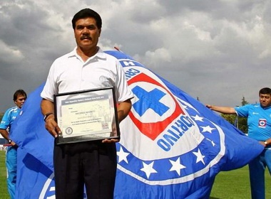 Cuu ngoi sao DT Mexico Ignacio Flores bi sat hai hinh anh