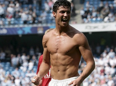 C.Ronaldo 'vuot mat' Messi ve do noi tieng hinh anh