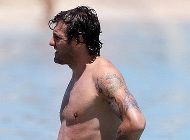 Vu Vieri bi tan cong: Nguoi can 'Bo mong' hinh anh