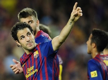 Fabregas lap cong, Barca gianh Gamper Trophy Cup hinh anh