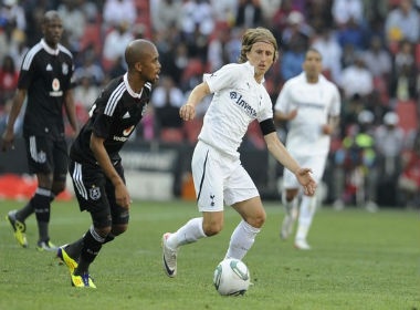 Diem tin chieu 23/8: Chelsea quyet mua Luka Modric hinh anh