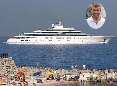 Chu tich Chelsea kho so vi sieu du thuyen hinh anh