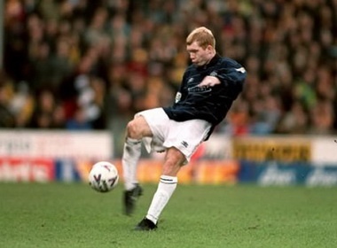Tai hien pha volley kinh dien cua Paul Scholes hinh anh