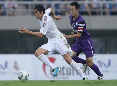 Diem tin chieu 28/8: Milan tra gia 'beo' vu Kaka hinh anh