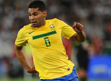 Diem tin sang 30/8: Arsenal tuyen quan, Forlan ve Inter hinh anh