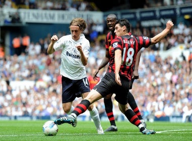 Diem tin chieu 1/9: Chelsea vo hut Modric hinh anh